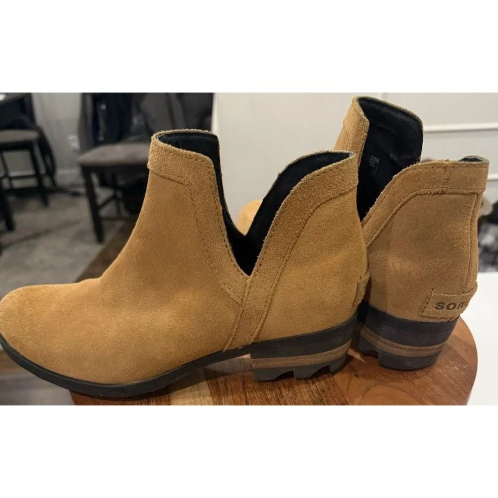 Sorel Women's Lolla Cutout Ankle Bootie Suede Camel Brown Size 7